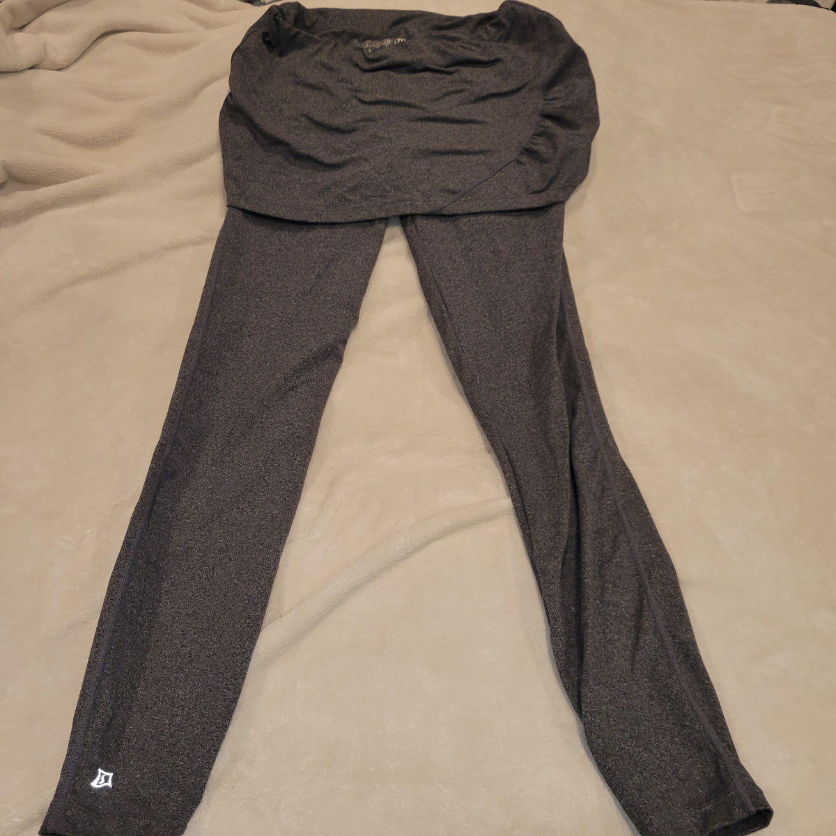 Skirt Sports Heartbreaker leggings size small and extra small - black and gray