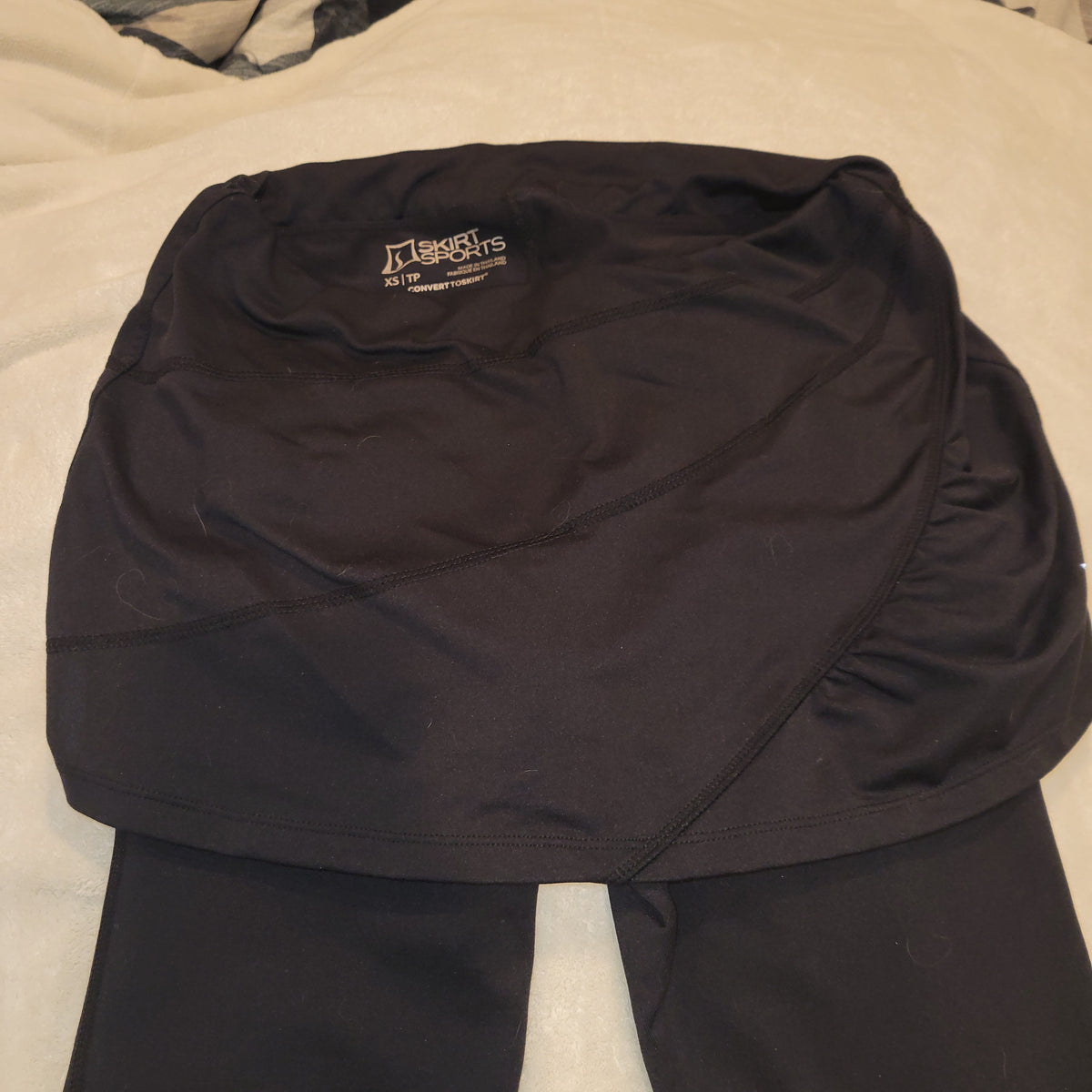 Skirt Sports Heartbreaker leggings size small and extra small - black and gray