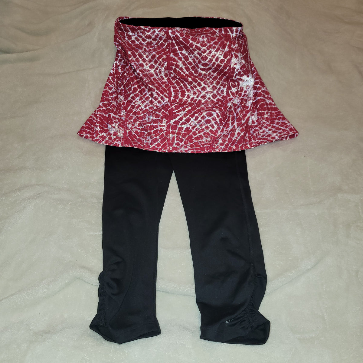 Skirt Sports capri leggings with reflective skirt - pink and black - size Extra Small