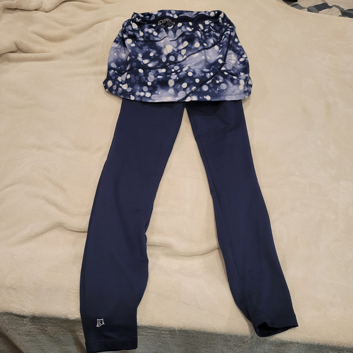 Skirt Sports Heartbreaker leggings size extra small - blue and white design