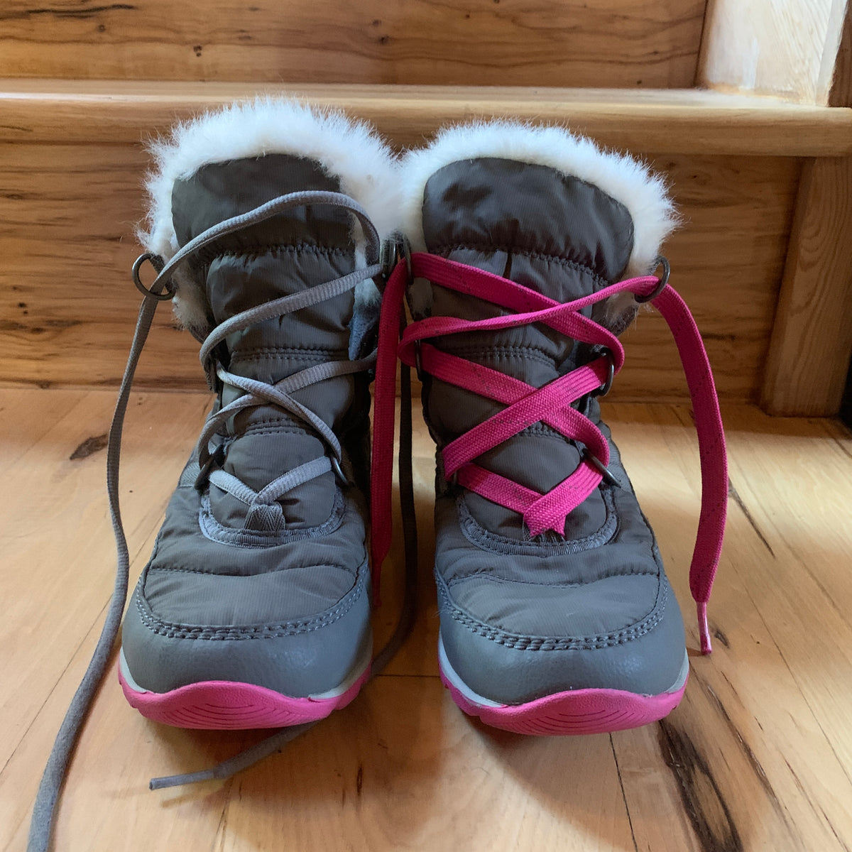 Sorel Kids Low Top Winter Boots - kids size 5