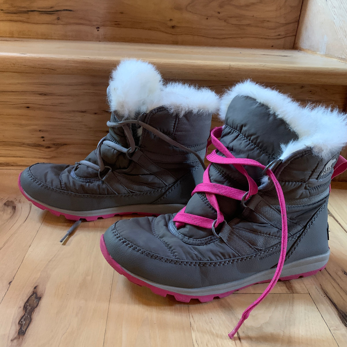 Sorel Kids Low Top Winter Boots - kids size 5