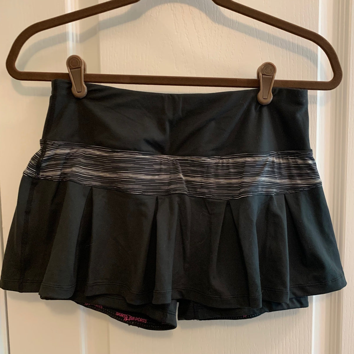 Skirt Sports Lioness Skirt – Small - Black/Streak Print