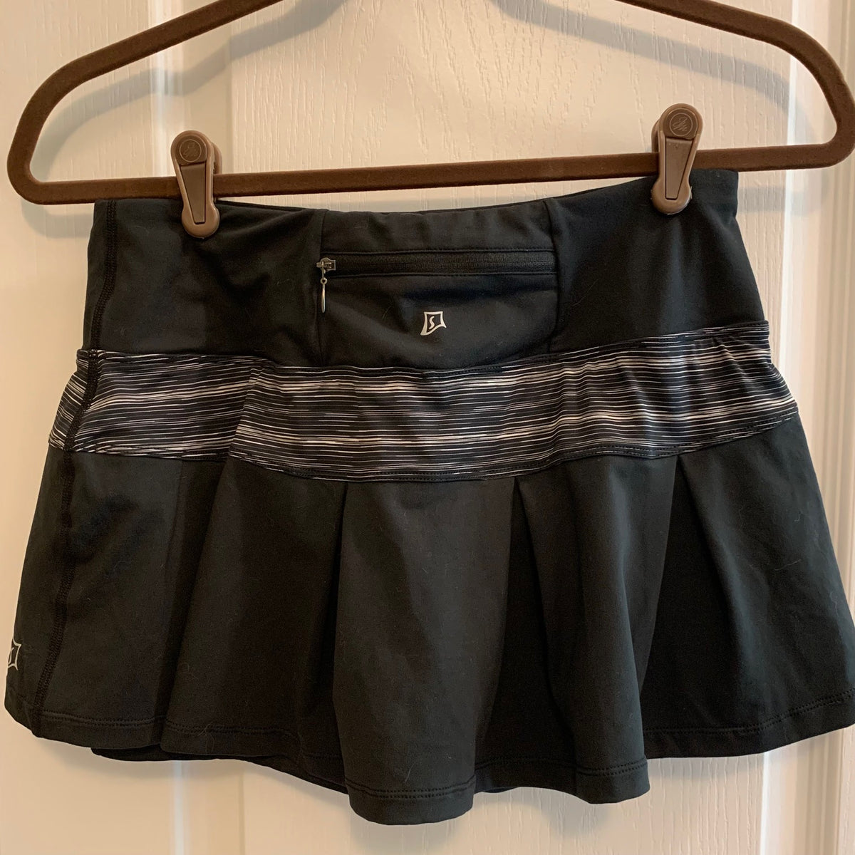 Skirt Sports Lioness Skirt – Small - Black/Streak Print