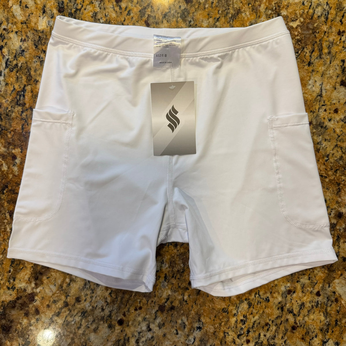 Soothfeel White Tennis Shorties with Pockets