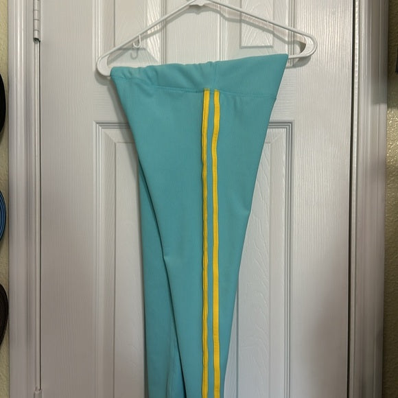 Move Theology - NWT Teal & Yellow Athletic Set Leggings and Sports Bra - Medium