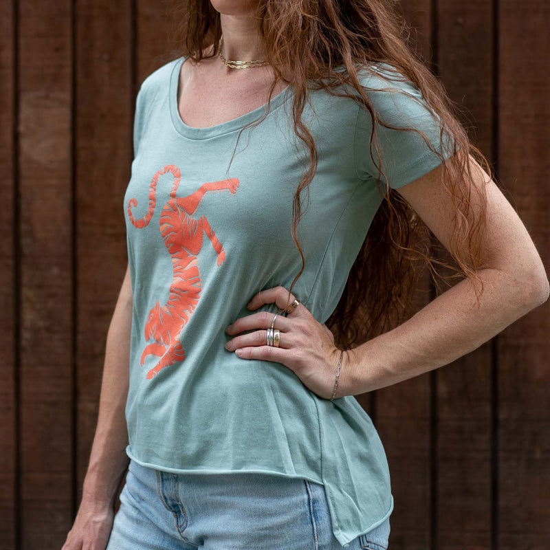 Tiger Scoop T-shirt | Lichen